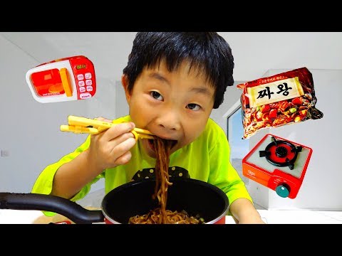 Yejun Magic Cooking Noodles with Toys for Kids