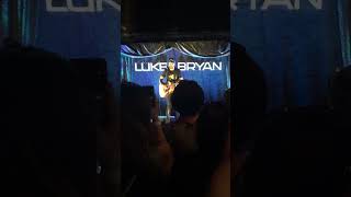 Scarecrows - Luke Bryan (Live)