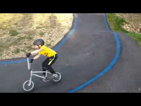NoNo Rider test le pumptrack de Piolenc (84) en mini-bmx freestyle. Etape 2. #pumptrack