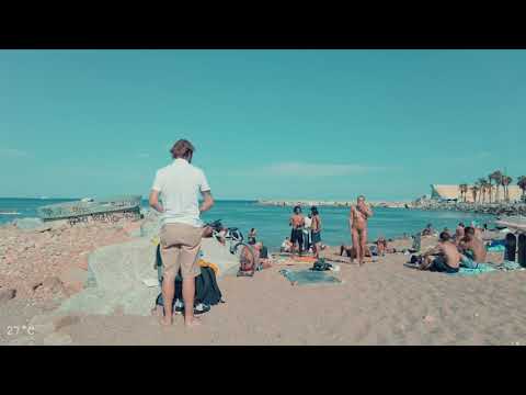Barcelona Spain Summer 2021 Busy Beach - बार्सिलोना स्पेन ग्रीष्मकालीन अद्यतन अगस्त व्यस्त समुद्र तट