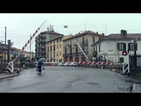 Vigevano (I) Passaggio a Livello // Level crossing //