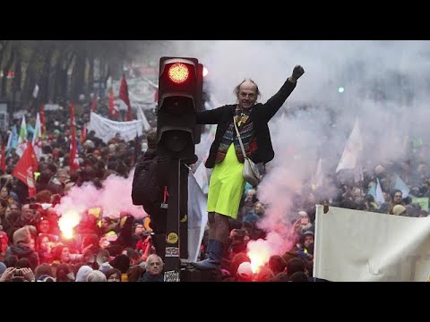 فرنسا الإضراب ضد إصلاح أنظمة التقاعد مستمر