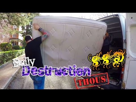 Daily Destruction Thous 339 - La mudanza Definitiva! El Sofá Litera y Las tetas de vieja!