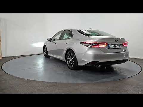 Toyota Camry Hybrid Platinum Edition - Image 2