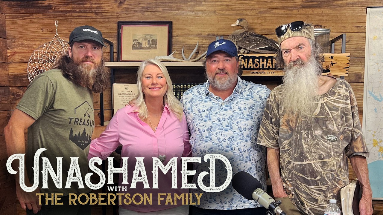 Ep 916 | Phil Claims He Changed Diapers, Jase Scores Points with Missy & Lisa’s Cancer-Free Journey