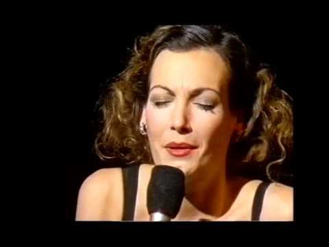 In Search of Cabaret [Αναζητώντας το καμπαρέ] (1992) του Michael Houldey [Μάικλ Χούλντεϋ], τηλεοπτική ταινία τεκμηρίωσης της σειράς Celebration της Granada Television, με την Ute Lemper [Ούτε Λέμπερ]. Η ερμηνεύτρια ανιχνεύει τη γαλλική και τη βερολινέζικη ρίζα του είδους. Ερμηνεύει το "Milord" ["Μιλόρδε"], με τη συμμετοχή του στιχουργού του Georges Moustaki [Ζωρζ Μουστακί], και τραγούδια του Friedrich Hollaender [Φρήντριχ Χόλεντερ]. Η ταινία τεκμηριώνει τη σύγχρονη αναβίωση του μεσοπολεμικού ρεπερτορίου.