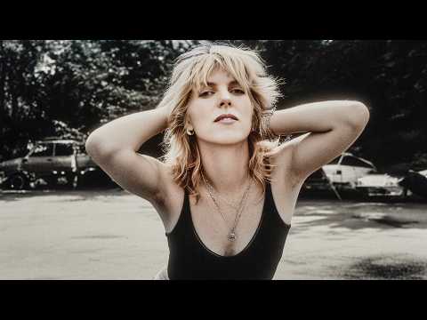 Lucinda Williams: Untold Truth in Rare Photos