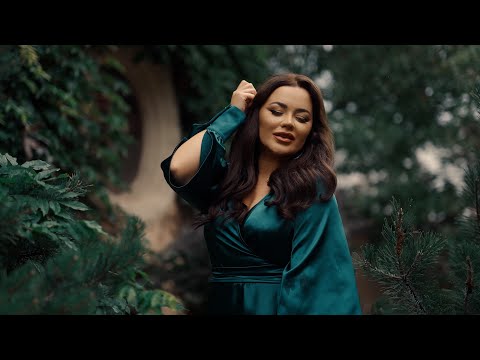 Carmen de la Salciua - Stai ca-mi pun lentile verzi [videoclip oficial]