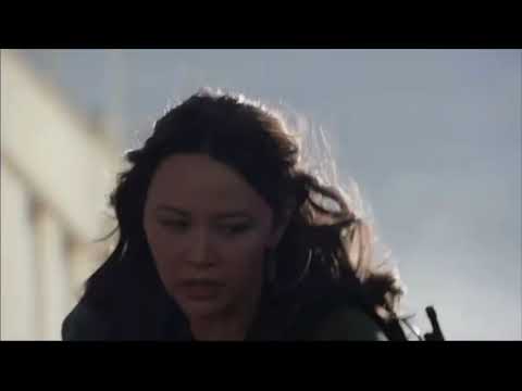 The Rookie 06x10 - Lucy jumps out of a moving vehicle to help Tim