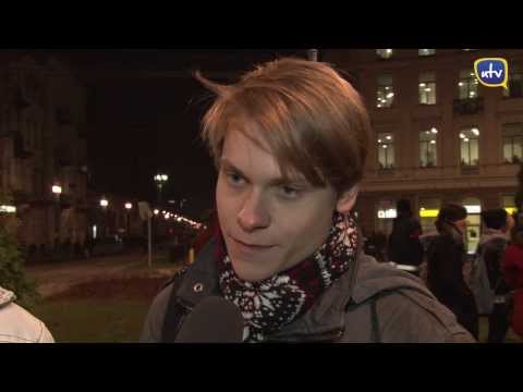 Niewzruszeni! Całujmy się pod tęczą.