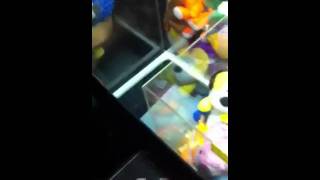how to get free toys from a claw machine