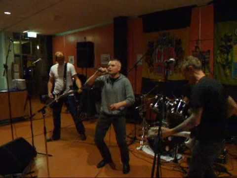 Strawelte - Hier op'e tosken, live yn Noardewyn