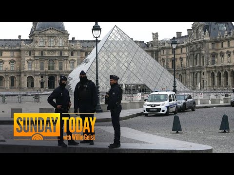 Thieves Steal Napoleon’s Jewelry from The Louvre in Paris: Report