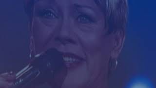 Conny Vandenbos TIJDLOOS met Natalie Schoonbaert