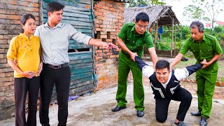 Download lagu Tu Tien’s Emotional Moment – Police Finally Arrest James at the Border, Ending CEO Jack’s Pain mp3 Download lagu Tu Tien’s Emotional Moment – Police Finally Arrest James at the Border, Ending CEO Jack’s Pain mp3