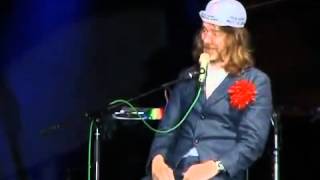 Helge Schneider - simuliert Mikrofonausfall Wackelkontakt 2004 (Live@Ulm)