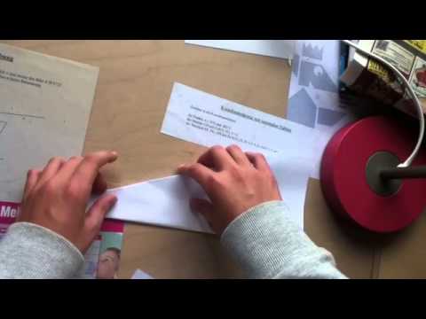 Papiergleiter selber basteln- Papierflugzeug falten