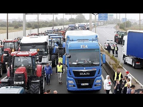 احتجاجات تطالب بإغلاق مخيم "الغابة" تعطل حركة السير في كاليه