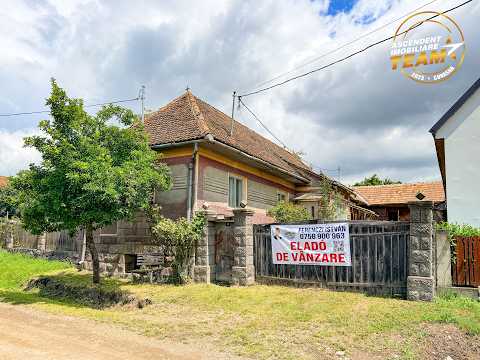 Casa din caramida cu 1.087 mp teren, pozitie centrala, utilitati la poarta, Micfalau, Covasna — Video