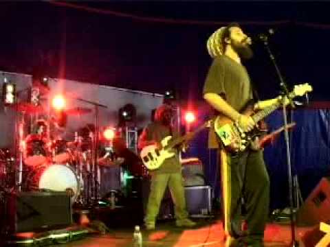 GIVE THANKS AND PRAISES aovivo