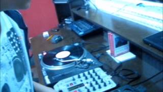 DJ Enki mixing again... !