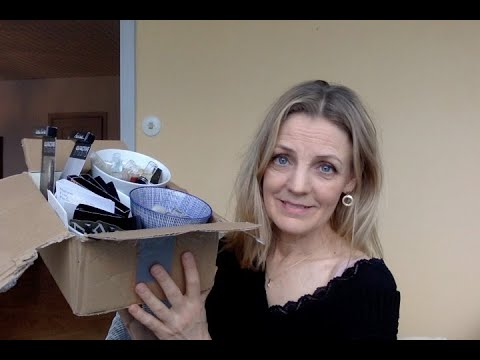 Look what a beautiful perfume gift one of you sent me! Scent of the day.