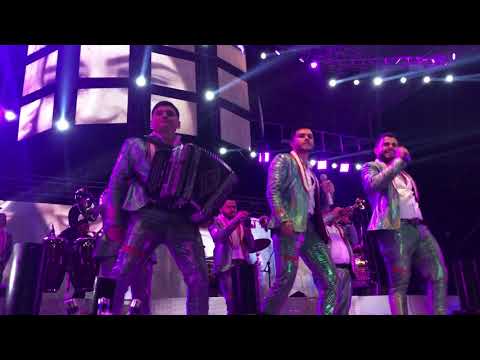 Mujer De La Esquina - Banda Renovacion