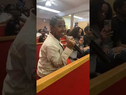 🎤mic pass to Le'Andria Johnson at the Church