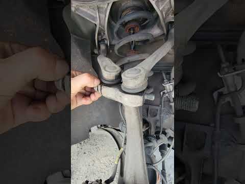 Audi Q5 2013 2.0L Upper Control Arm Replacement. (PINCH BOLT)
