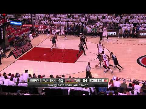 DeRozan vs 4 defenders, excellent pass - 2014.05.04