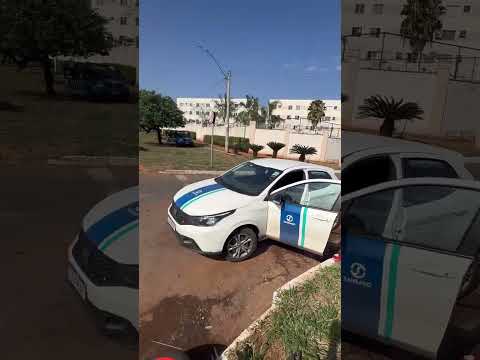 Motociclista fica ferido após colisão entre Carro e uma moto na Av. Nerópolis, em Goiânia