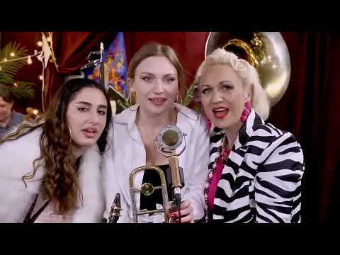 In the Shade of the old apple tree  Gunhild Carling and Carlings Darlings