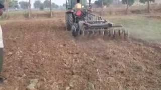 preview picture of video 'Hydraulic disc harrow'