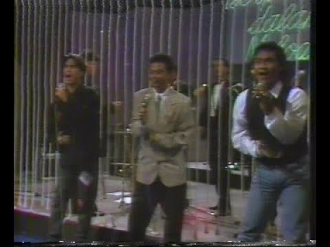 Trio Libel Hening bernyanyi dalam Berpacu dalam Melody