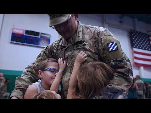 Un emozionante ritorno a casa per i soldati americani