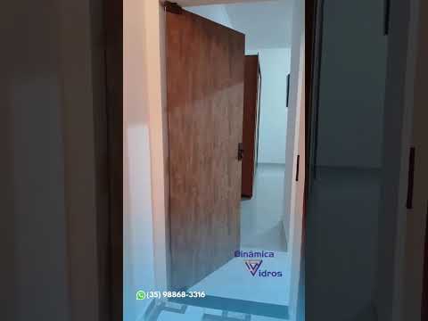 Porta de Vidro com Adesivo Personalizado em Alfenas – Estilo e Identidade Visual para Seu Espaço Porta de Vidro com Adesivo Personalizado em Alfenas – Estilo e Identidade Visual para Seu Espaço