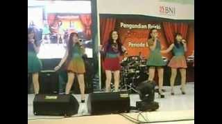 Download lagu Tina With D'Girls. Price Tag mp3 Download lagu Tina With D'Girls. Price Tag mp3