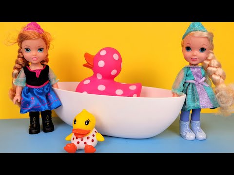 Elsa & Anna toddlers - bath - bedtime story - routine