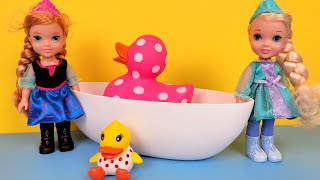 Elsa & Anna toddlers - bath - bedtime story - routine