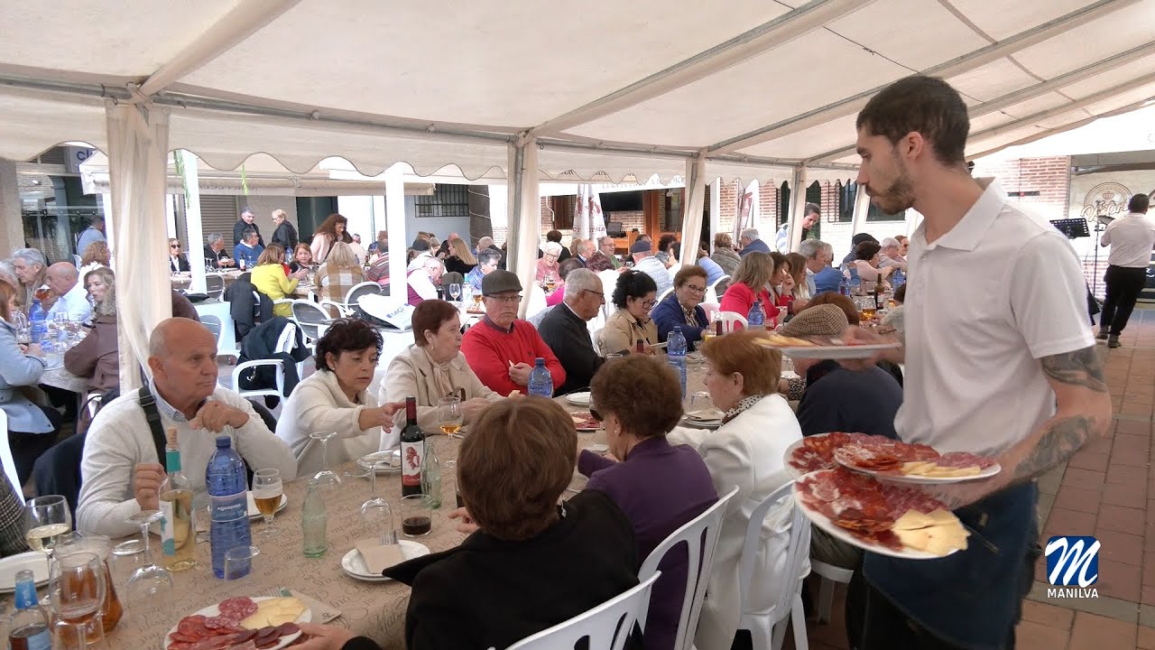 Los mayores de El Castillo celebran su almuerzo navideño