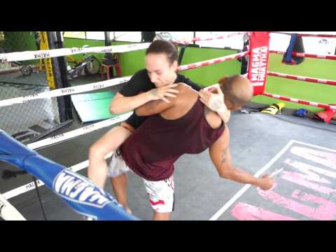 Clinch Throw When You Can't Put Your Phone Down - Rambaa M16