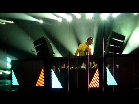 Tiësto Edmonton 2009: Knock You Out (feat. Emily Haines) & Back In Your Head (Tiësto Remix)