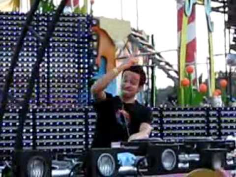 Stiekz O Matic   Bass Down Low vs Laidback Luke @ Mysteryland