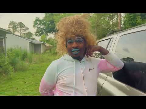 Laquanda is out here losing her mind!!! What in the hell is going on!