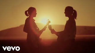 Sunny Cowgirls - Green And Gold (Official Music Video)