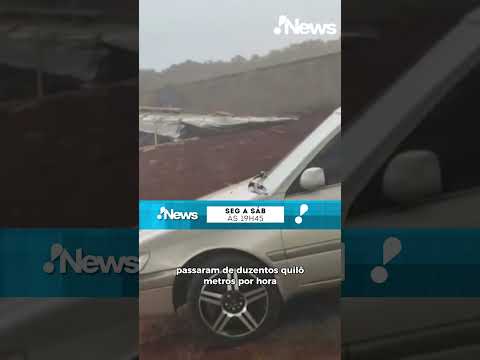 Tornado de mais de 200 km/h destrói casas e arranca árvores no Paraná
