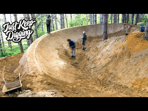 Twisted Trail Build 2024 - shaping dirt in the woods. Buildlapse and test runs.