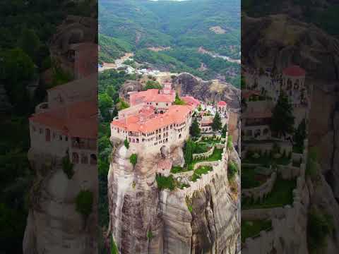 😮 Varlaam Monastery Cliff – Meteora, Greece 🇬🇷 #VarlaamMonastery #MeteoraGreece #CliffViews
