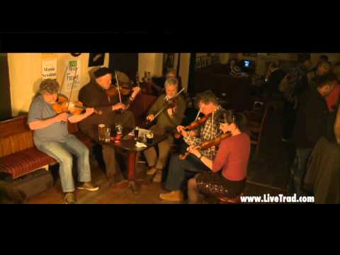 Traveller's Rest Clip 3 - Traditional Irish Music from LiveTrad.com