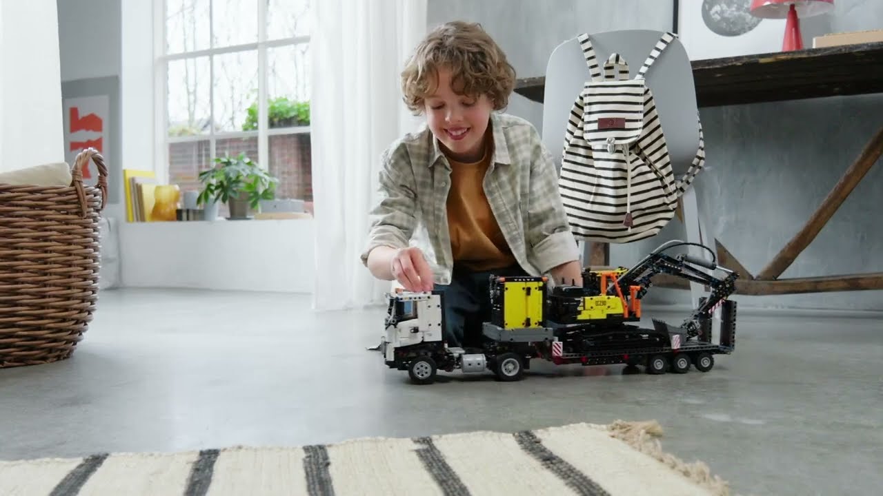 LEGO Technic - Nákladné auto Volvo FMX a elektrické rýpadlo Volvo EC230